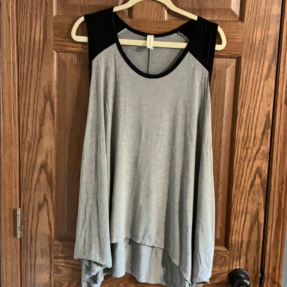 Sleeveless tunic